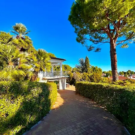 Feriehus Villa Renata, Bellissima Villa Con Terrazzo Vista Mare E Spiaggia Inclusa