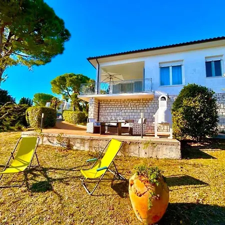 Villa Renata, Bellissima Villa Con Terrazzo Vista Mare E Spiaggia Inclusa Feriehus