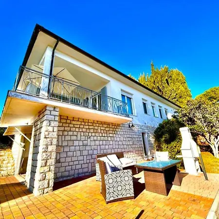Feriehus Villa Renata, Bellissima Villa Con Terrazzo Vista Mare E Spiaggia Inclusa