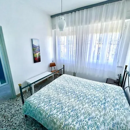 Renata, Bellissima Con Terrazzo Vista Mare E Inclusa Numana