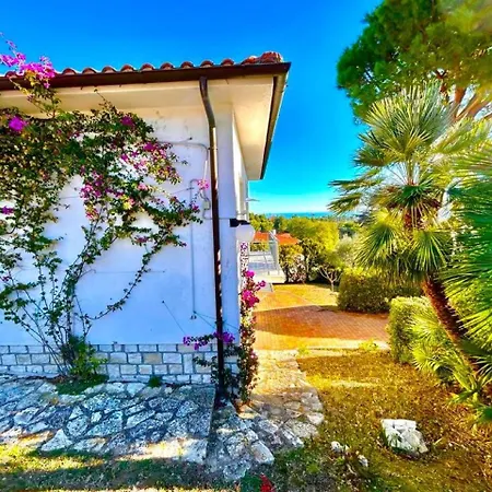 Hébergement de vacances Renata, Bellissima Con Terrazzo Vista Mare E Inclusa