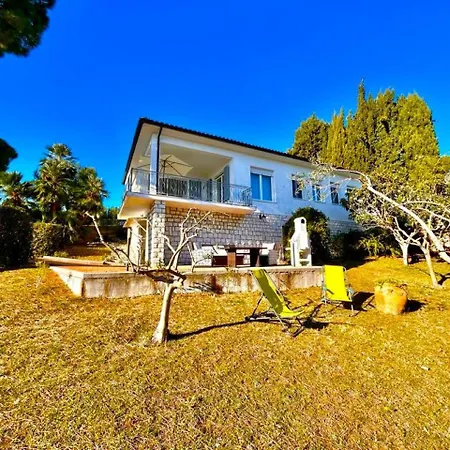 Villa Renata, Bellissima Villa Con Terrazzo Vista Mare E Spiaggia Inclusa Holiday home *