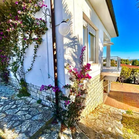 Villa Renata, Bellissima Villa Con Terrazzo Vista Mare E Spiaggia Inclusa *