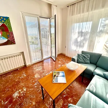Villa Renata, Bellissima Villa Con Terrazzo Vista Mare E Spiaggia Inclusa *