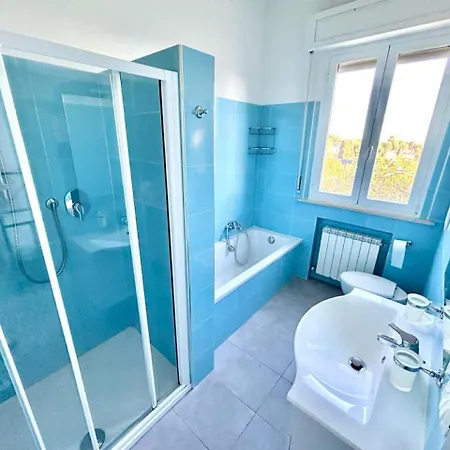 Holiday home Villa Renata, Bellissima Villa Con Terrazzo Vista Mare E Spiaggia Inclusa Numana