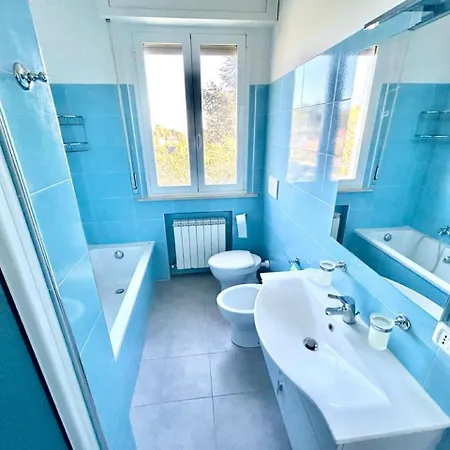 Renata, Bellissima Con Terrazzo Vista Mare E Inclusa Vakantiehuis *