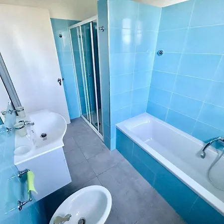 Renata, Bellissima Con Terrazzo Vista Mare E Inclusa Numana